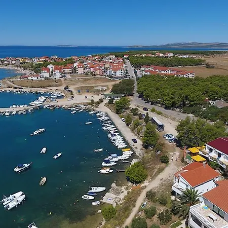 Jurac Appartamento Povljana