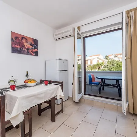 Jurac Apartment Povljana