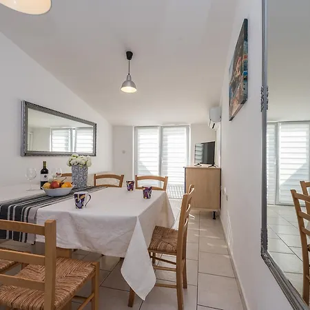 Apartment Jurac Povljana