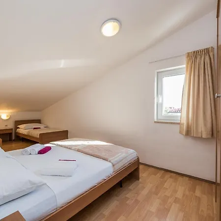 Jurac Apartment Povljana